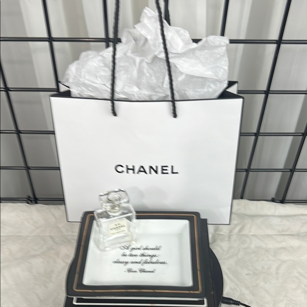 Gorgeous trinket dish with quote from CoCo Chanel Great gift idea 🎁🎁 - Picture 10 of 12